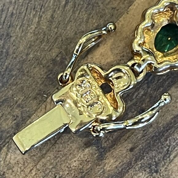 Jacqueline Kennedy Camrose & Kross JBK Gold Tone & Faux Emerald Bracelet 8” Box - Picture 9 of 11